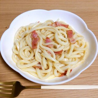 レンジで簡単！カルボナーラうどん★*。